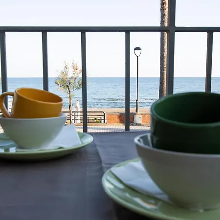 Apartment Sea Front Fantastic With One Car Private Open Parking *