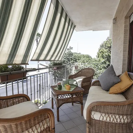 Apartment Sea Front Fantastic With One Car Private Open Parking